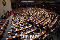 [TF포토] '필리버스터 시작, 여당은 퇴장'