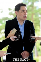  신천지, '문재인·이만희 악수' 강용석에 '황당한 허위정보' 유감 표명