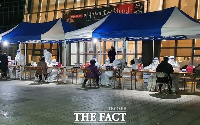 제주도는 10일 제주시 아라1동 소재 제주성안교회 주차장에 워크스루 선별진료소를 설치하고 코로나19 진단검사에 돌입한다고 밝혔다. / 제주도 제공