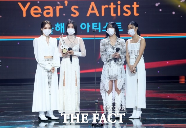 대세 걸그룹 마마무가 2020 더팩트 뮤직 어워즈(THE FACT MUSIC AWARDS, TMA)에서 3회 연속 올해의 아티스트상을 수상했다. /남용희 기자