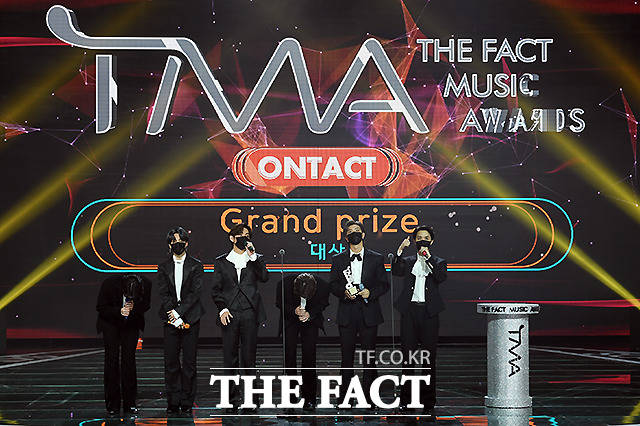 12일 그룹 방탄소년단이 더팩트가 주최하고 팬앤스타(FAN N STAR)가 주관하는 2020 더팩트 뮤직 어워즈(THE FACT MUSIC AWARDS, TMA)에서 대상을 수상했다. /인천=이새롬 기자