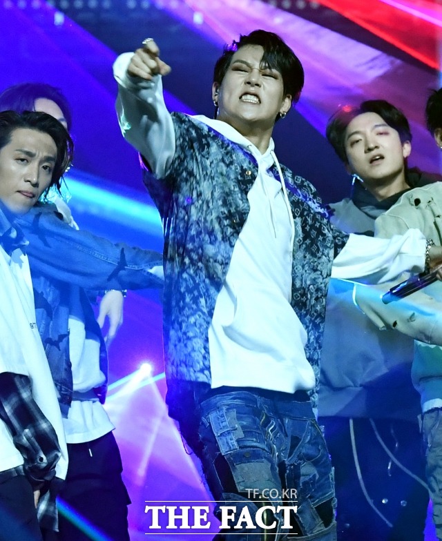 12일 더팩트가 주최하고 팬앤스타(FAN N STAR)가 주관하는 2020 더팩트 뮤직 어워즈(THE FACT MUSIC AWARDS, TMA)에서 그룹 몬스타엑스의 주헌이 멋진 무대를 선보이고 있다. /이효균 기자