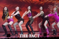 [TF사진관] 대세 걸그룹  ITZY '화려한 퍼포먼스'