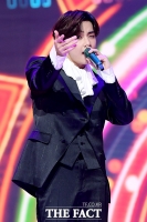 [2020 TMA] 방탄소년단 뷔, '손짓부터 남달라'