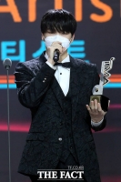 [2020 TMA] 강다니엘, '올해의 아티스트' 수상