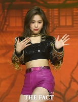 [2020 TMA] ITZY 류진, 깜찍한 손짓