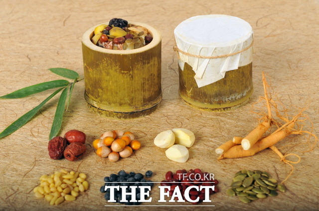 전남 담양군이 관광객의 입맛을 사로잡은 담양 10味와 별미 25종을 선정해 음식관광 활성화를 추진한다. 사진은 담양대통밥/담양군 제공