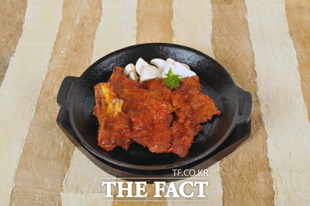 전남 담양군이 관광객의 입맛을 사로잡은 담양 10味와 별미 25종을 선정해 음식관광 활성화를 추진한다. 사진은 담양돼지숯불갈비/담양군 제공