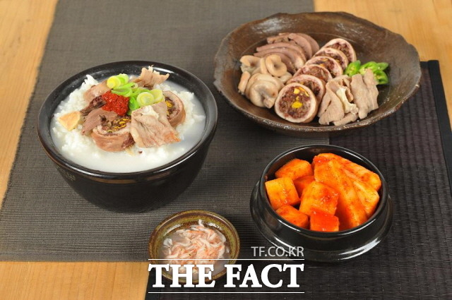 전남 담양군이 관광객의 입맛을 사로잡은 담양 10味와 별미 25종을 선정해 음식관광 활성화를 추진한다. 사진은 담양암뽕순대와 국밥/담양군 제공