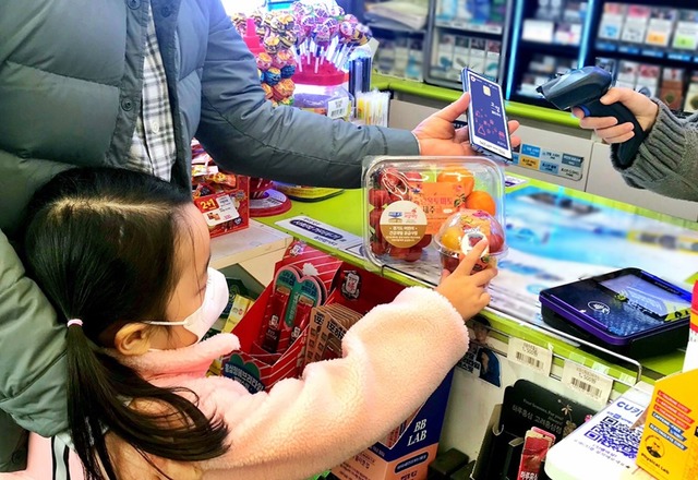 편의점 CU는 14일 경기도 어린이 건강과일 공급사업 판매처로 참여하게 됐다고 밝혔다. /BGF리테일 제공