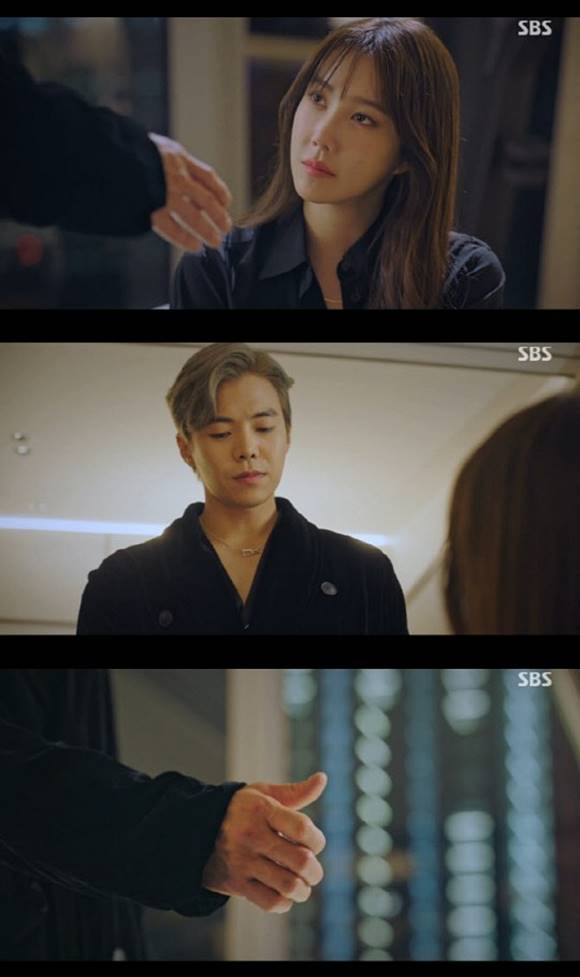 펜트하우스 14회에서 심수련과 로건 리가 공조하는 모습을 보였다. /SBS 펜트하우스 캡처