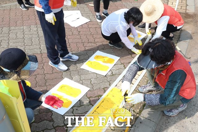 서귀포시와 서귀포시여성단체협의회가 함께 추진하는 민관협력사업인 ‘노란발자국’ 30곳에 대한 보수를 오는 23일부터 추진한다. / 서귀포시 제공