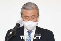 [TF포토] 전직 대통령 범죄·수감에 사과하는 김종인