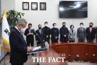 [TF포토] 김종인, '역사와 국민 앞에 큰 잘못 저질렀다'