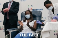  美, 코로나 백신 접종 개시…트럼프 '세계에 축하를'