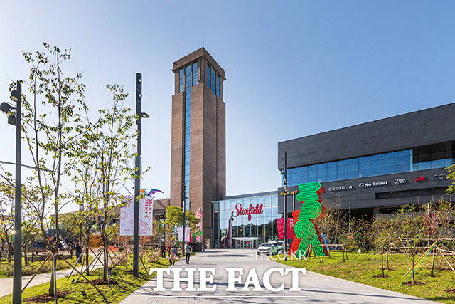 신세계프라퍼티는 사회적 거리두기 2.5단계 격상 조치로 어려움이 가중되고 있는 스타필드 및 스타필드 시티 내 소상공인과 중소기업 입점업체를 위해 12월 임대료를 최대 40% 인하하기로 했다고 16일 밝혔다. /더팩트 DB