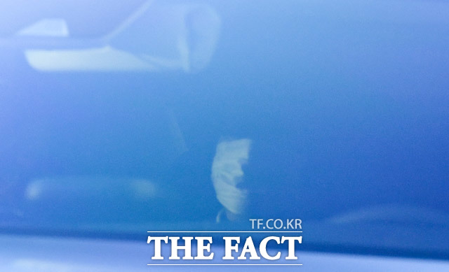 원희룡 제주지사가 16일 윤석열 검찰총장에 정직 2개월 처분을 내린 법무부 징계위원회에 대해 위법적인 국정농단이라고 비판했다. 사진은 윤 총장이 전날 오전 서울 서초구 대검찰청에 출근하고 있는 모습. /임세준 기자