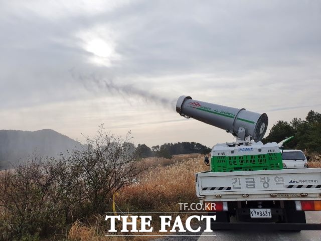 제주도 동물위생시험소는 올해 12월 10일까지 가금류 사육농가와 임상증상이 잘 나타나지 않는 오리 등을 대상으로 조류인플루엔자(AI) 항원·항체를 검사한 결과 총 7903건 모두 음성으로 판정됐다고 밝혔다./제주도 제공