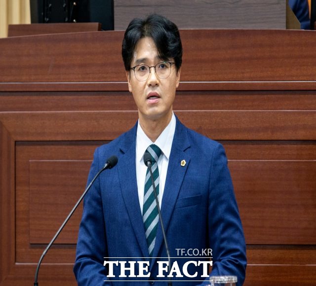 경북도의회 정세현 의원은 ‘경북도 어린이 통학로 교통안전을 위한 조례 전부개정조례안’을 발의했다고 16일 밝혔다. 정세현 의원이 도의회 본회의에서 발언하고 있다/경북도의회 제공