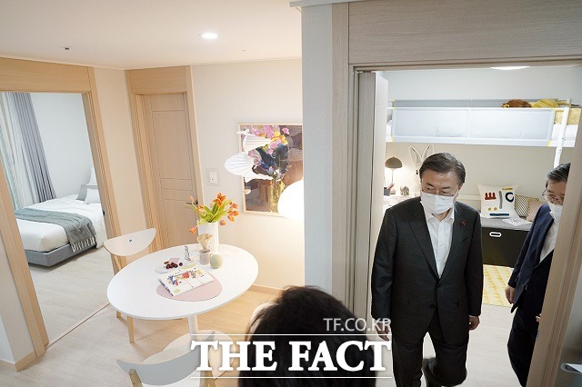 LH와 국토교통부의 해명에도 국민들의 비판은 여전하다. /청와대 제공