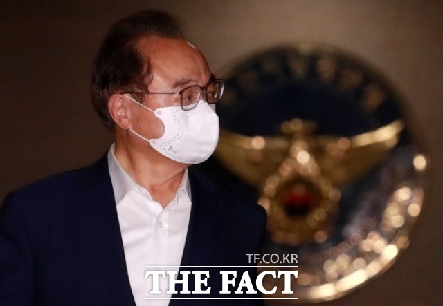 여직원 성추행으로 불명예 사퇴를 한 오거돈 전 부산시장. /더팩트 DB