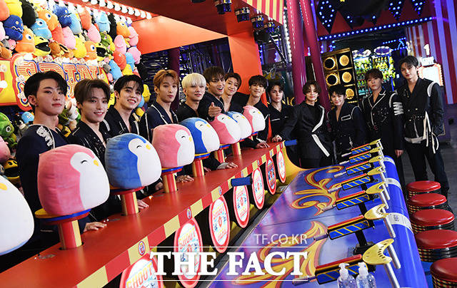 세븐틴은 올해 더블 밀리언셀러에 등극하는 대위업을 달성했다. 멤버들은 기분 좋은 일이지만 그렇다고 변한 건 없다. 다만 진심을 담아 우리의 이야기, 우리의 에너지를 전해드리면 성과는 따라오는 거라고 생각하게 됐다. 앞으로도 그럴 것이라고 말했다. /배정한 기자