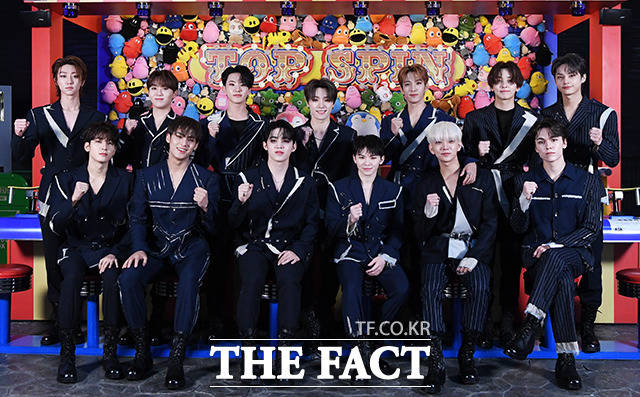 그룹 세븐틴이 지난 12일 인천 파라다이스시티에서 2020 더팩트 뮤직 어워즈가 열렸을 당시 원더박스에서 인터뷰를 진행했다. /배정한 기자