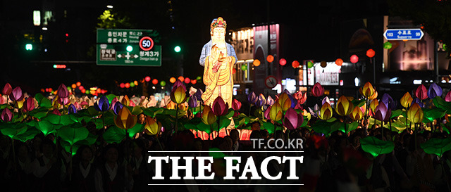 부처의 탄생을 축하하는 한국의 대표적인 불교 행사인 연등회가 유네스코 인류무형문화유산으로 등재됐다. /이새롬 기자