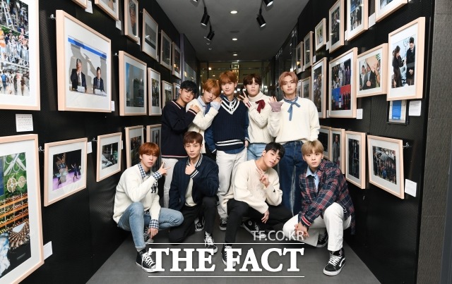 그룹 고스트나인은 타이틀곡 W.ALL은 파워풀함에 부드럽고 유연한 부분이 가미돼 있다며 데뷔 앨범에서 열지 못했던 문을 여는 용기와 문을 열자 나타난 장벽을 깨부술 수 있는 용기를 담았다. 그래서 전 앨범과 이번 앨범은 같은 강렬함이어도 결이 다르다고 새 앨범을 설명했다. /남용희 기자