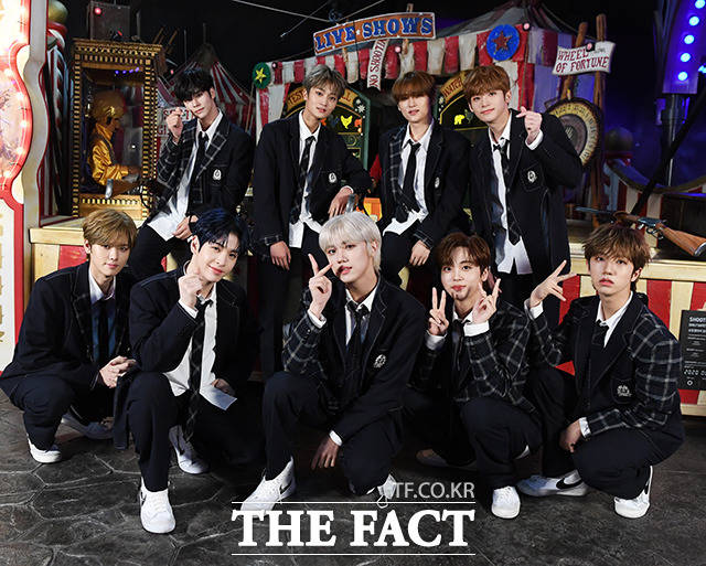 세림 태영 우빈 정모 원진 형준 성민 앨런 민희(왼쪽위부터 시계방향)로 구성된 그룹 크래비티가 2020 더팩트 뮤직 어워즈에서 신인상 격에 해당하는 넥스트 리더를 수상했다. 2020년 데뷔해 눈부신 행보를 이어온 이들은 상을 받으니 꿈만 같다. 앞으로 더 열심히 해야겠다는 생각뿐이라며 각오를 다졌다. /배정한 기자