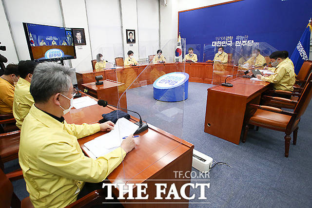 이낙연 더불어민주당 대표가 18일 국회에서 열린 최고위원회의를 주재하며 발언하고 있다. /이새롬 기자 (현장풀)