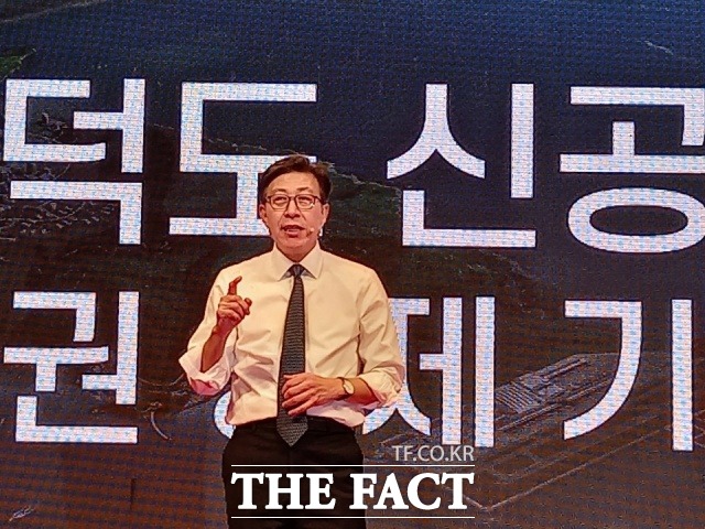 15일 오전 10시 부산항 국제여객 터미널 5층 국제 전시 컨벤션 센터에서 박형준 교수가 내년 보선 출마선언을 공식화했다. /부산=조탁만 기자.