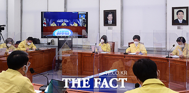 이낙연 더불어민주당 대표가 18일 서울 여의도 국회에서 열린 최고위원회의에 참석, 발언을 하고 있다. /이새롬 기자(현장풀)