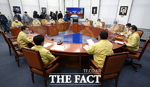 이낙연 더불어민주당 대표가 18일 국회에서 열린 최고위원회의를 주재하고 있다. /이새롬 기자 (현장풀)