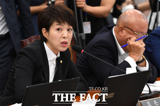 김은혜 국민의힘 의원은 비정규직 계약을 해지하고 지인을 채용한 변 후보자의 행동에 대해 국민 혈세를 쌈짓돈처럼 쓴 것이라고 비판했다. /더팩트 DB