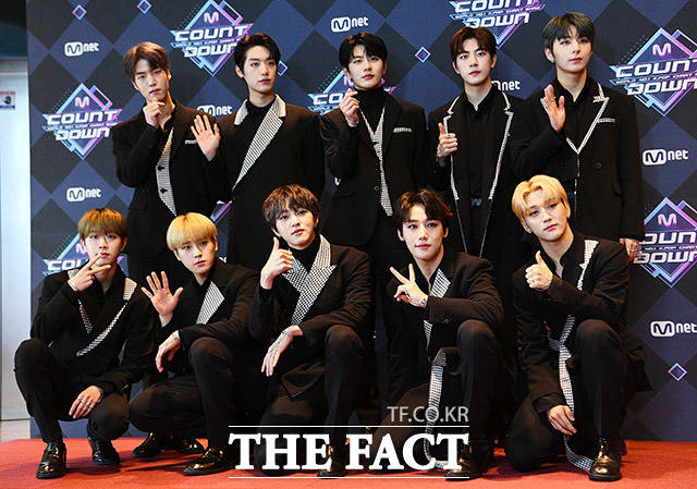 그룹 골든차일드 봉재현(아래 가운데)이 17일 코로나19 확진 판정을 받아 다른 멤버들도 검사를 받았으나 18일 음성 판정을 받았다. /더팩트 DB