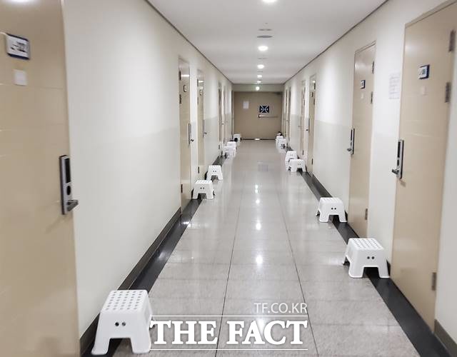 무증상 감염자로 분류된 A씨가 제대로 된 치료나 진단 검사도 없이 격리에서 해제된 경기도 이천 국방어학원의 생활치료센터 내부. /독자 제공