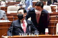 [TF사진관] 주호영, 비공개 의총서 원내대표직 사퇴
