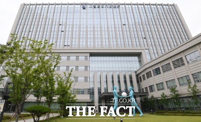 신종 코로나바이러스 감염증(코로나19) 집단 감염이 발생한 서울 동부구치소 수용자들이 재판에 출석한 사실이 알려지며, 법원도 비상 체제에 돌입했다. 사진은 서울동부지방법원. /이새롬 기자