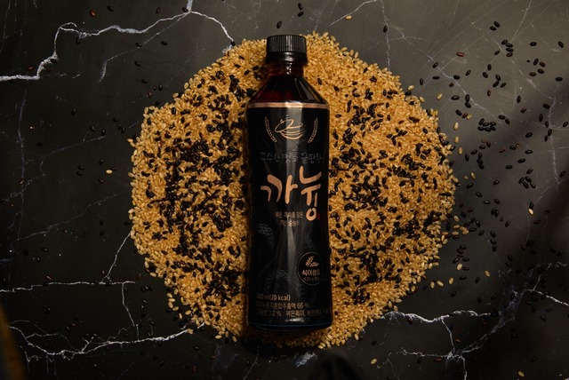 롯데칠성음료가 흑미숭늉차 까늉 제품 출시를 위한 크라우드 펀딩을 시작한 지 8일 만에 목표 금액의 232%를 달성했다. /롯데칠성음료 제공