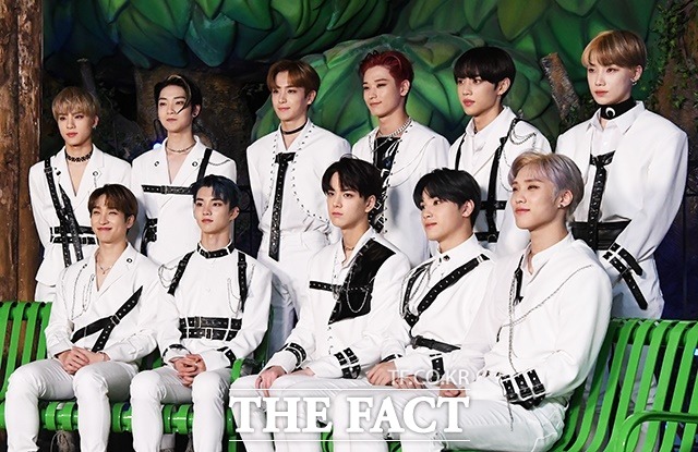 더보이즈는 팬들 덕에 연말 시상식 무대에도 설 수 있게 됐고 그 자체가 영광이다. 새로운 모습을 보여드릴 수 있는 기회라고 생각한다. 다만 팬들과 함께 하지 못 해서 아쉽다고 말했다. /배정한 기자