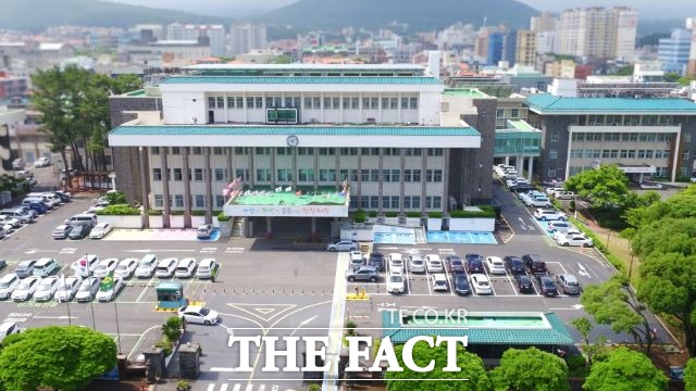 제주도는 지난 18일 경남도청 영상회의실에서 열린‘제37회 지역정보화 연구과제 발표대회’에서 행정안전부 장관상을 수상했다고 밝혔다. / 제주도 제공