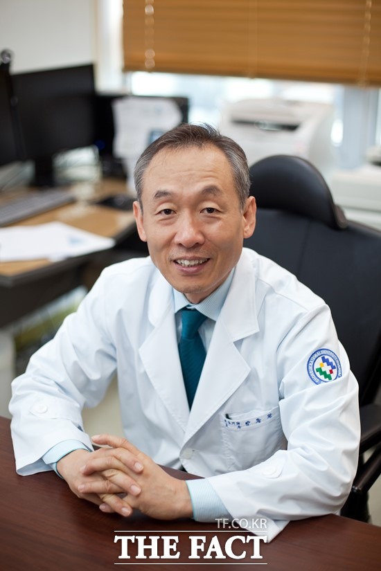 2020년 보건의료기술진흥 유공자 정부포상에서 우수연구부문 공로 인정받아 보건복지부장관상을 수상한 전북대병원 박종관 교수. /전북대병원 제공