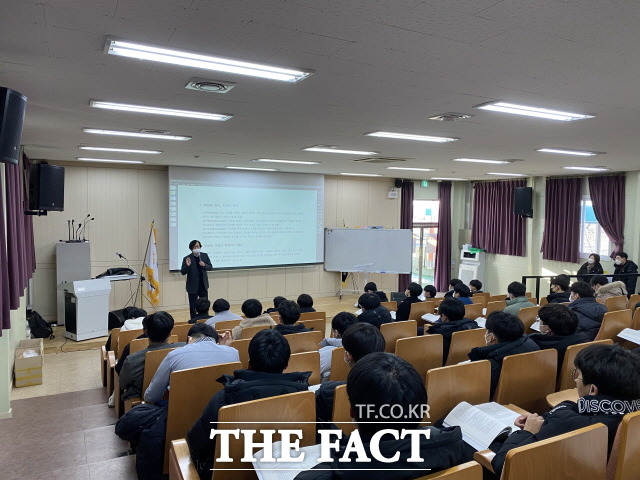 여수공고가 취업명품 특성화고로 자리매김 한데 크게 공헌한 취업특별반의 수업의 한 장면 / 여수공고 제공