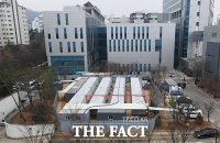 [TF사진관] '병상부족을 막아라'...서울의료원에 설치된 이동병상