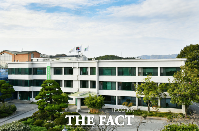 담양군이 급변하는 농업환경 변화에 대응하고, 농업 분야 중장기 정책 수립에 필요한 기초자료 확보를 위해 지방자치단체 단위에서는 최초로 ‘농업실태조사’를 개발‧공표했다. 사진은 담양군 청사 전경./담양군 제공