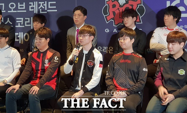 지난해 1월 11일 오후 서울 종로구 청진동 롤파크에서 열린 2019 스무살우리 리그오브레전드 챔피언스 코리아 스프링 미디어데이에서 SK텔레콤 T1 페이커 이상혁이 올해 경기에 임하는 각오를 밝히고 있다. /최승진 기자