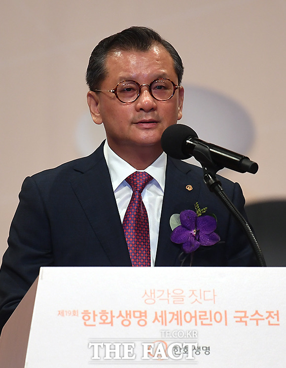 여승주 한화생명 대표이사 사장이 24일 사내방송을 통해 진행된 경영공유세션에서 내년 4월 판매전문회사로 출범 예정인 한화생명금융서비스㈜(가칭)의 비전과 목표를 밝혔다. /이새롬 기자