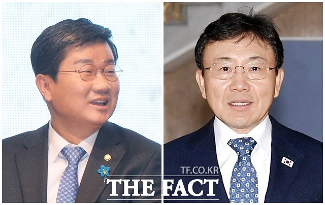 문재인 대통령이 23일 전해철(왼쪽) 행정안전부 장관 후보자와 권덕철 보건복지부 장관 후보에 대해 임명을 재가했다고 청와대가 24일 밝혔다. /이동률 기자, 사진공동취재단