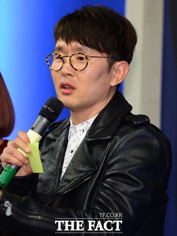 윤형빈은 폭행 방조를 주장했던 A씨가 보낸 메시지 일부를 공개했다. /더팩트 DB